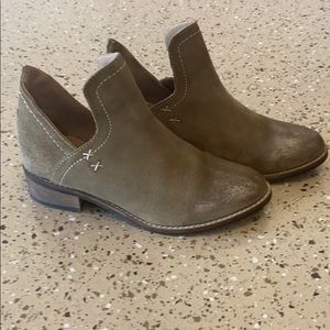 Joyfolie gold toed ankle booties